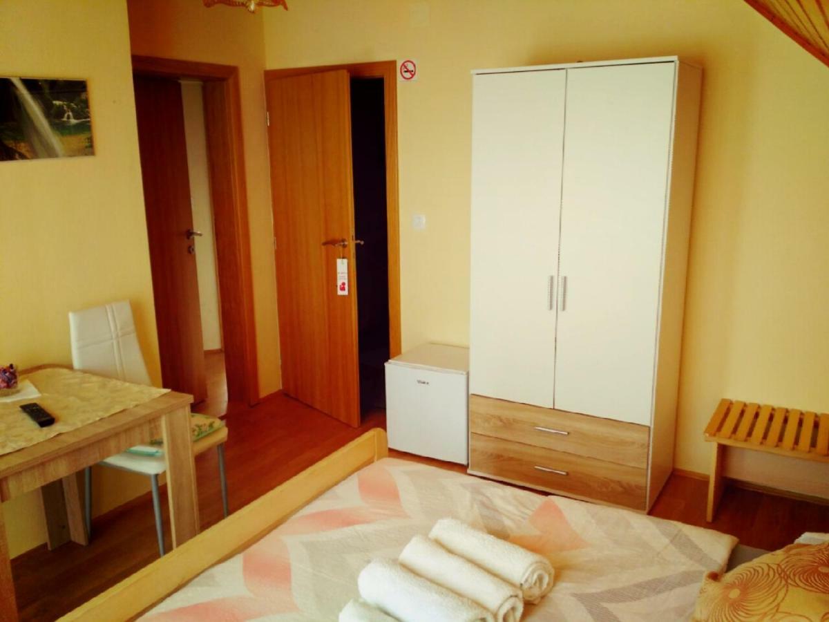 Guest House First Stop Rakovica Eksteriør billede