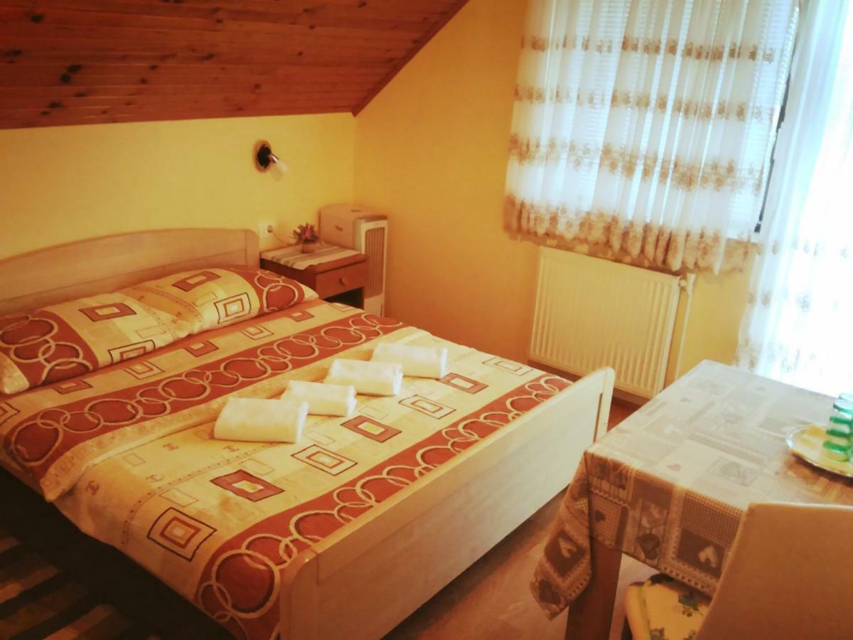Guest House First Stop Rakovica Eksteriør billede