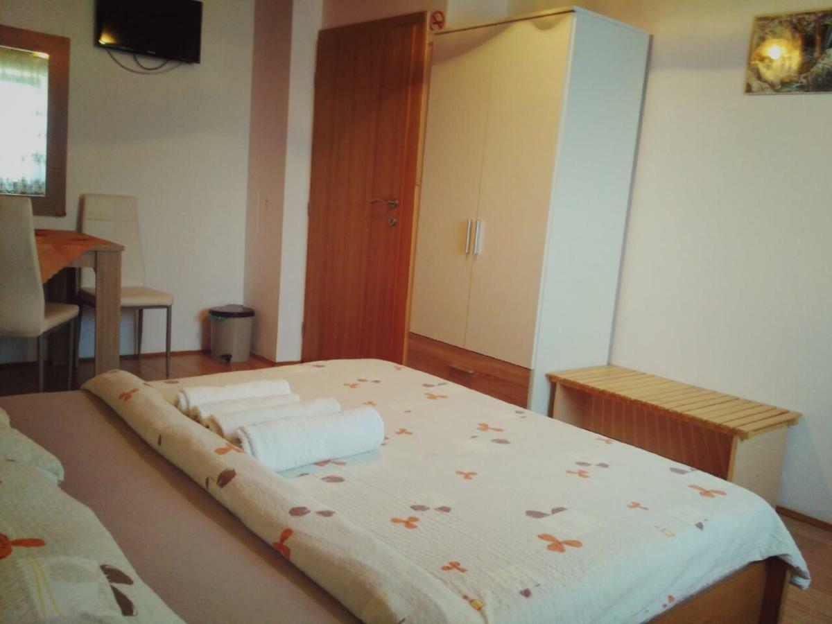 Guest House First Stop Rakovica Eksteriør billede