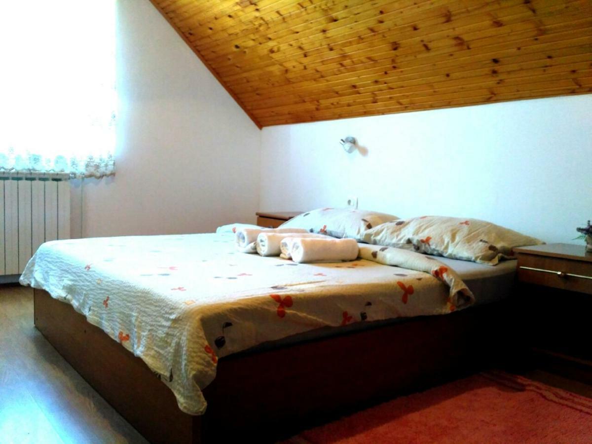 Guest House First Stop Rakovica Eksteriør billede