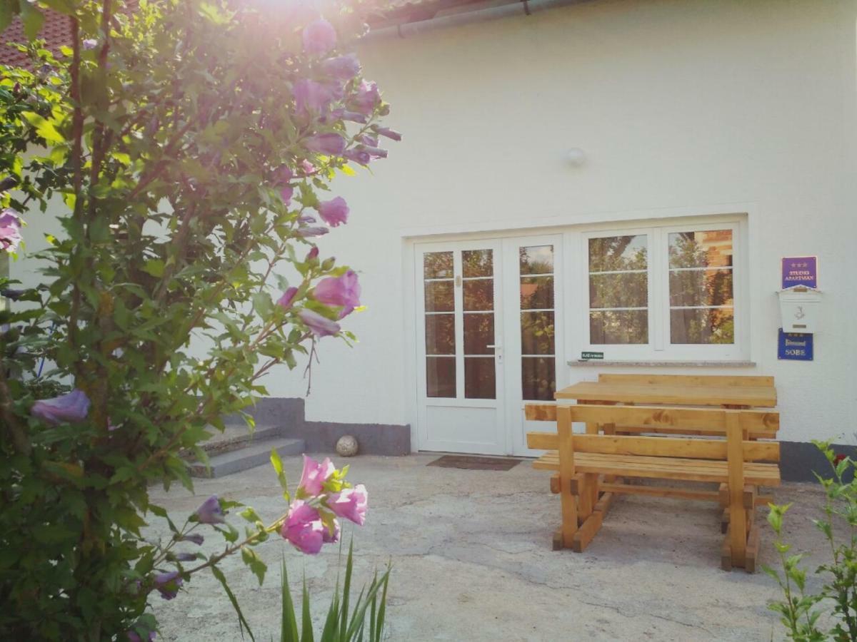 Guest House First Stop Rakovica Eksteriør billede