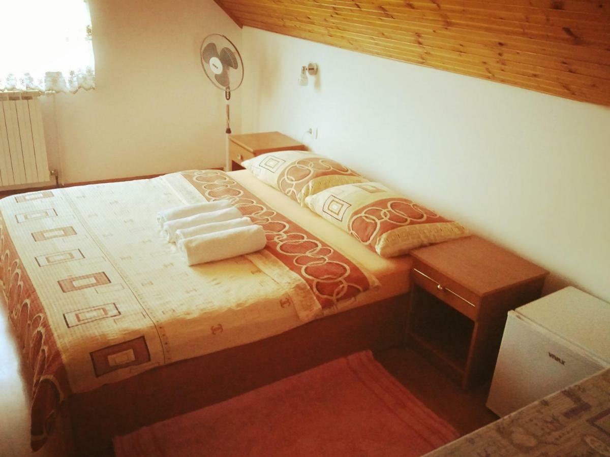 Guest House First Stop Rakovica Eksteriør billede